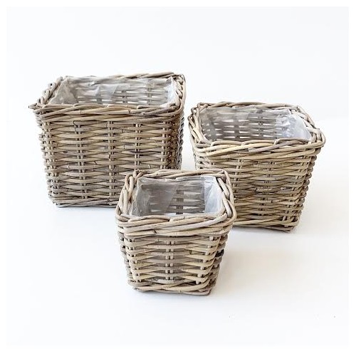 Sæt med 3 firkantede potter i grå rattan