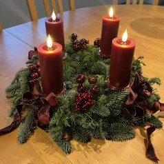 Bind-Selv Adventskrans - Klassisk rød med ledlys