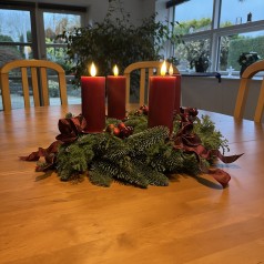 Bind-Selv Adventskrans - Klassisk rød med ledlys